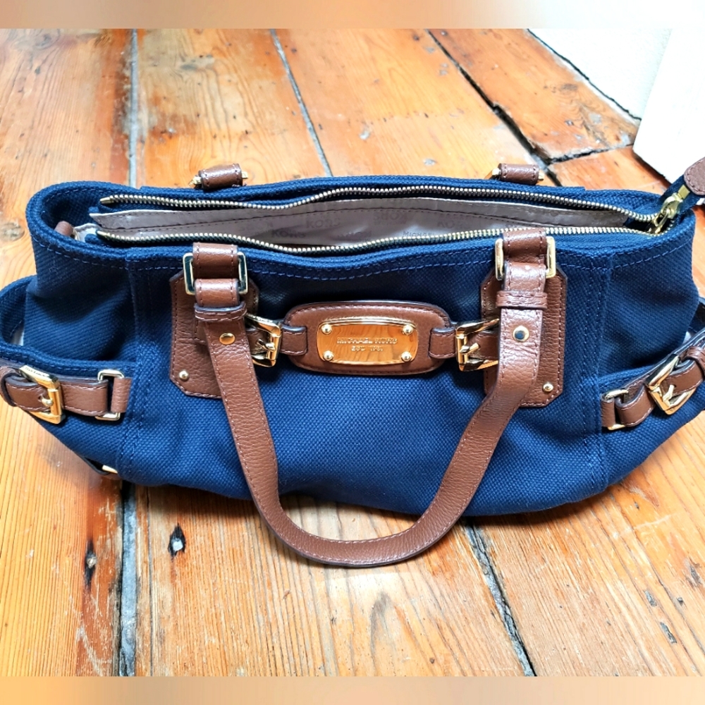 Authentic Michael Kors Navy Blue Canvas Gansevoort Large Shoulder Bag